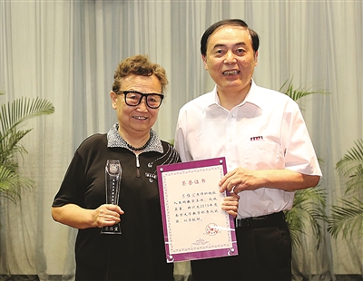 南京大学毕业证(南京大学毕业证书封面)