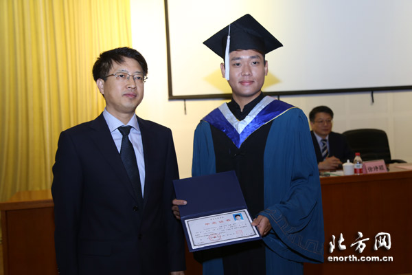 天津大学毕业证钢印图案